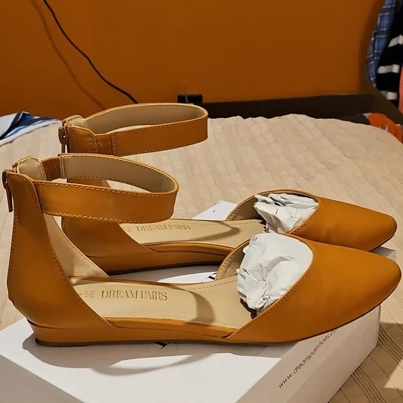 Dream Pairs Pointed Toe Tan Ankle Strap Shoes - Picture 2 of 11